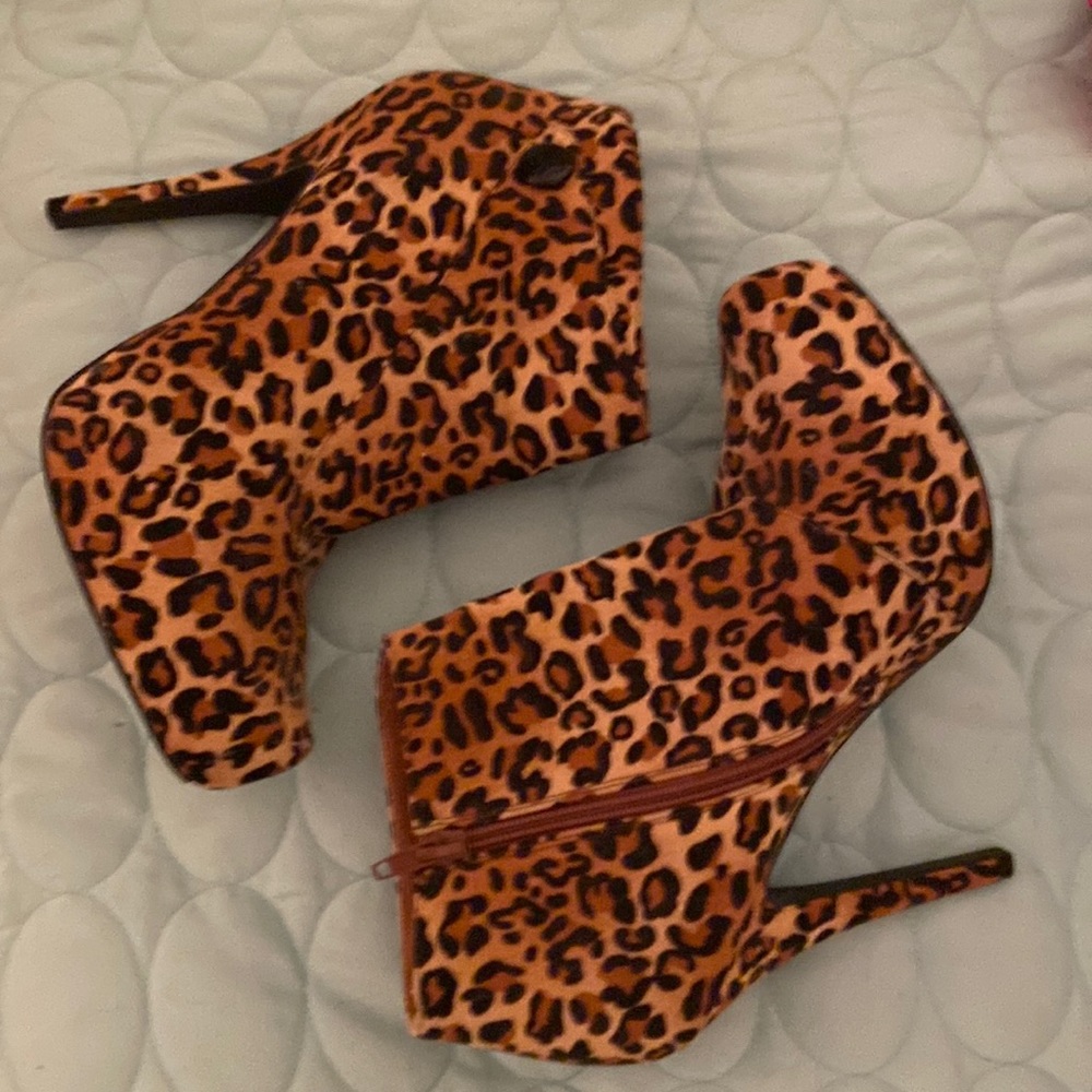 Leopard print Heeled booties